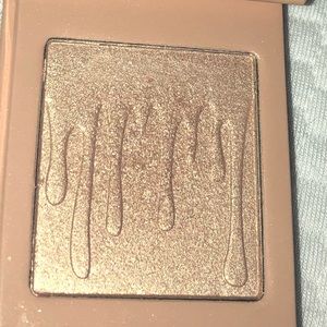 Kylie Cosmetics Makeup - KYLIE JENNER HIGHLIGHTER Kylie Cosmetics Makeup - KYLIE JENNER HIGHLIGHTER